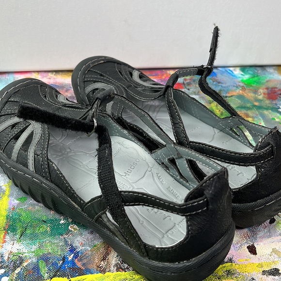 J-41  ADVENTURE ON BLACK SANDALS SIZE 6 - Picture 7 of 7